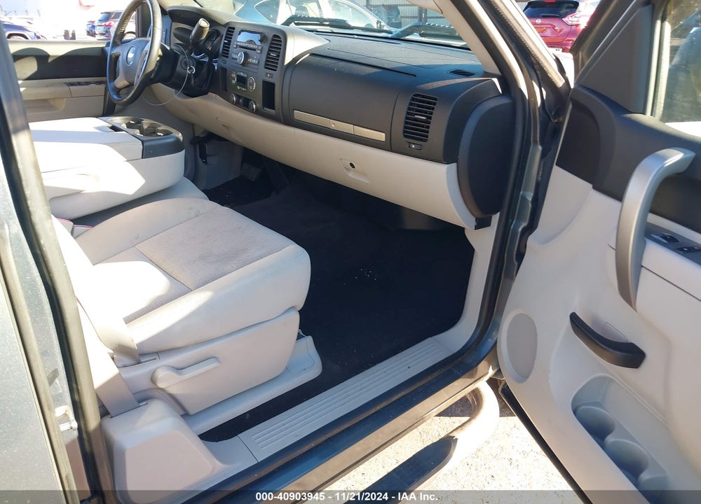 2011 CHEVROLET SILVERADO 1500 LT VIN: 1GCRCSE07BZ437351