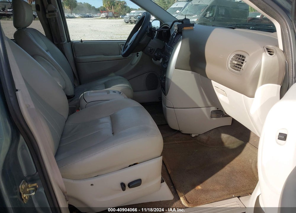 2005 CHRYSLER TOWN & COUNTRY TOURING VIN: 2C4GP54L75R120290