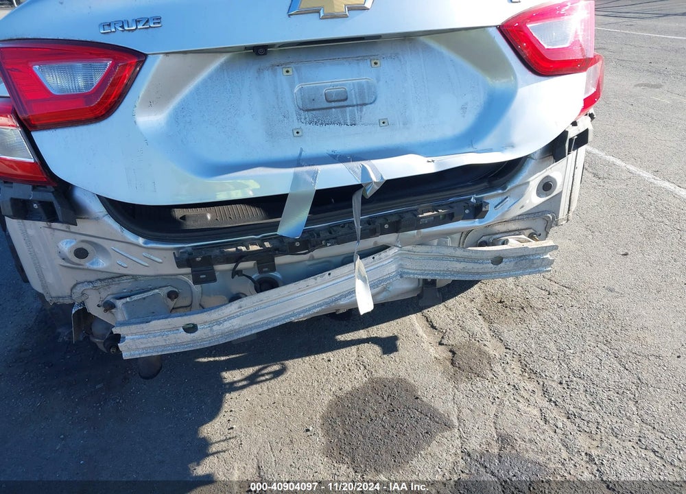 2018 CHEVROLET CRUZE LT AUTO VIN: 1G1BE5SM4J7172461