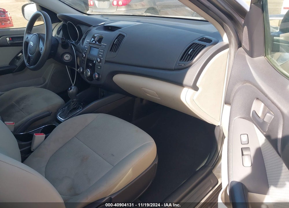 2011 KIA FORTE EX VIN: KNAFU4A20B5426179