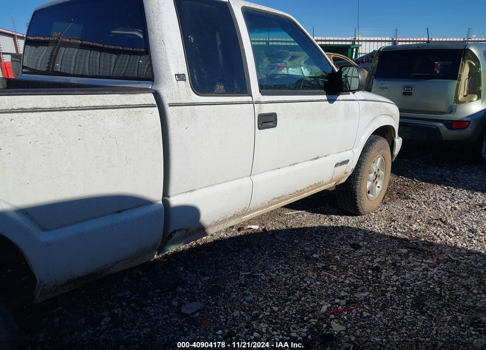 2003 CHEVROLET S-10 LS VIN: 1GCDT19X038242307
