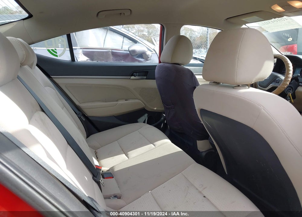 2018 HYUNDAI ELANTRA SEL VIN: 5NPD84LF7JH218085