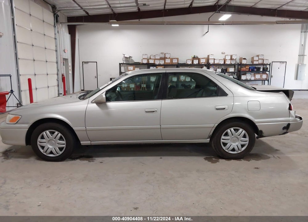 2001 TOYOTA CAMRY LE VIN: 4T1BG22K31U083749