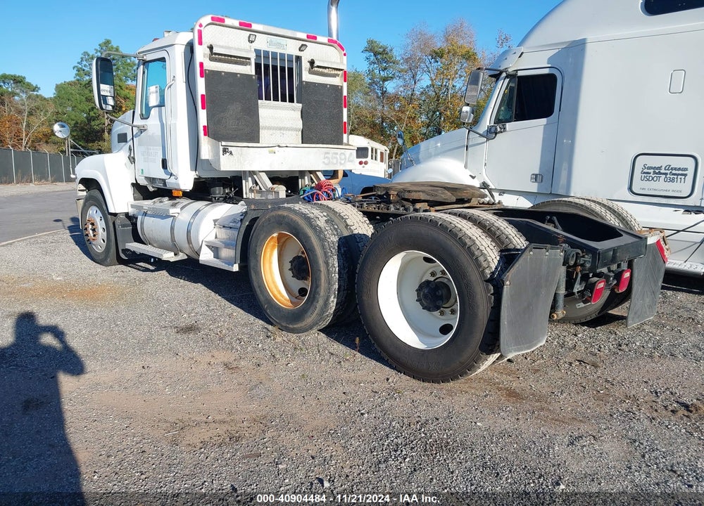 2006 MACK CHN613 CHN600 VIN: 1M1AJ07YX6N005084