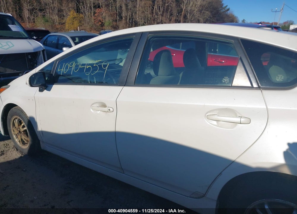 2011 TOYOTA PRIUS TWO VIN: JTDKN3DU2B0249752