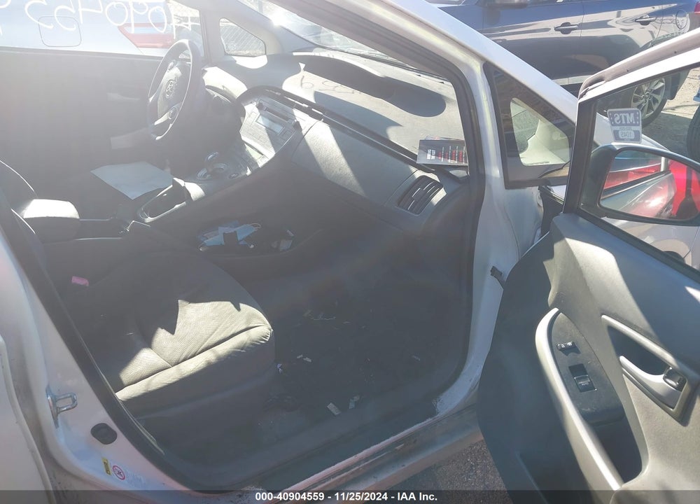2011 TOYOTA PRIUS TWO VIN: JTDKN3DU2B0249752
