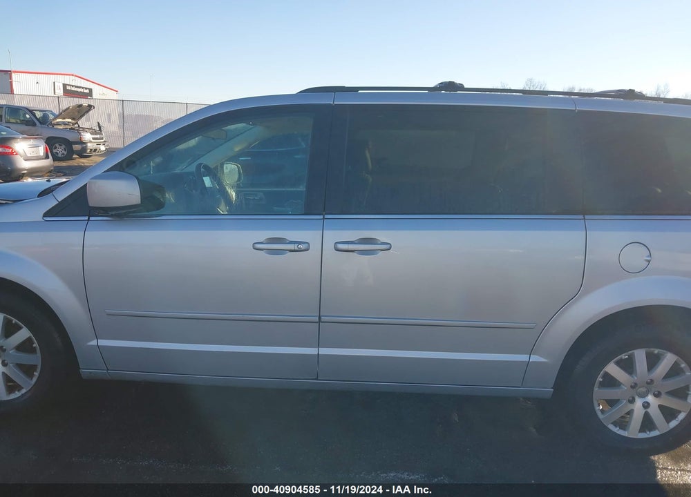 2008 CHRYSLER TOWN & COUNTRY VIN: 2A8HR54P78R732956