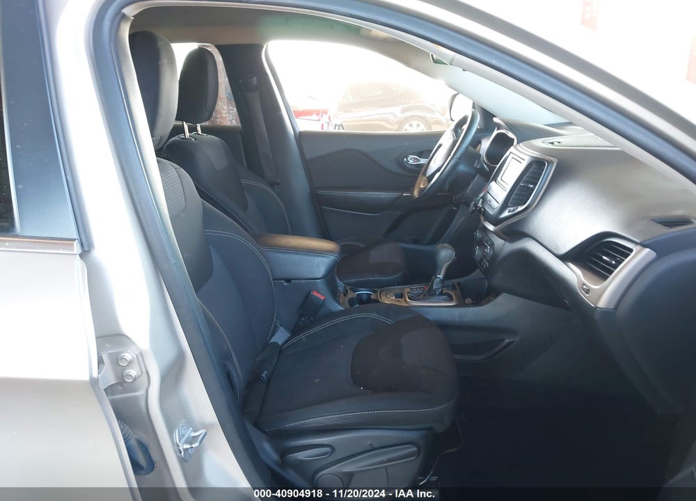 2015 JEEP CHEROKEE LATITUDE VIN: 1C4PJLCB9FW683199