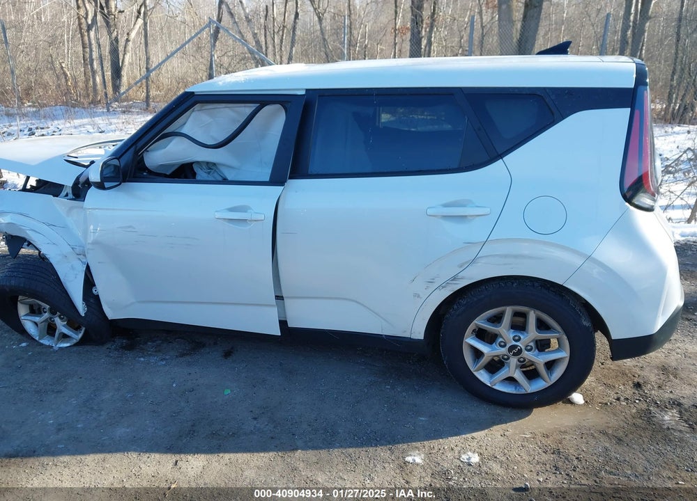 2023 KIA SOUL VIN: KNDJ23AU5P7875948