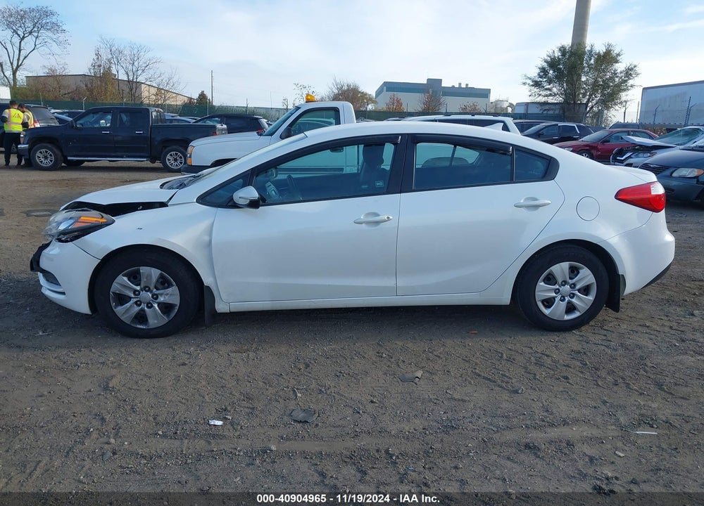 2015 KIA FORTE LX VIN: KNAFX4A69F5389892