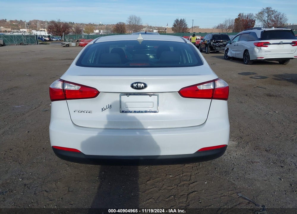 2015 KIA FORTE LX VIN: KNAFX4A69F5389892