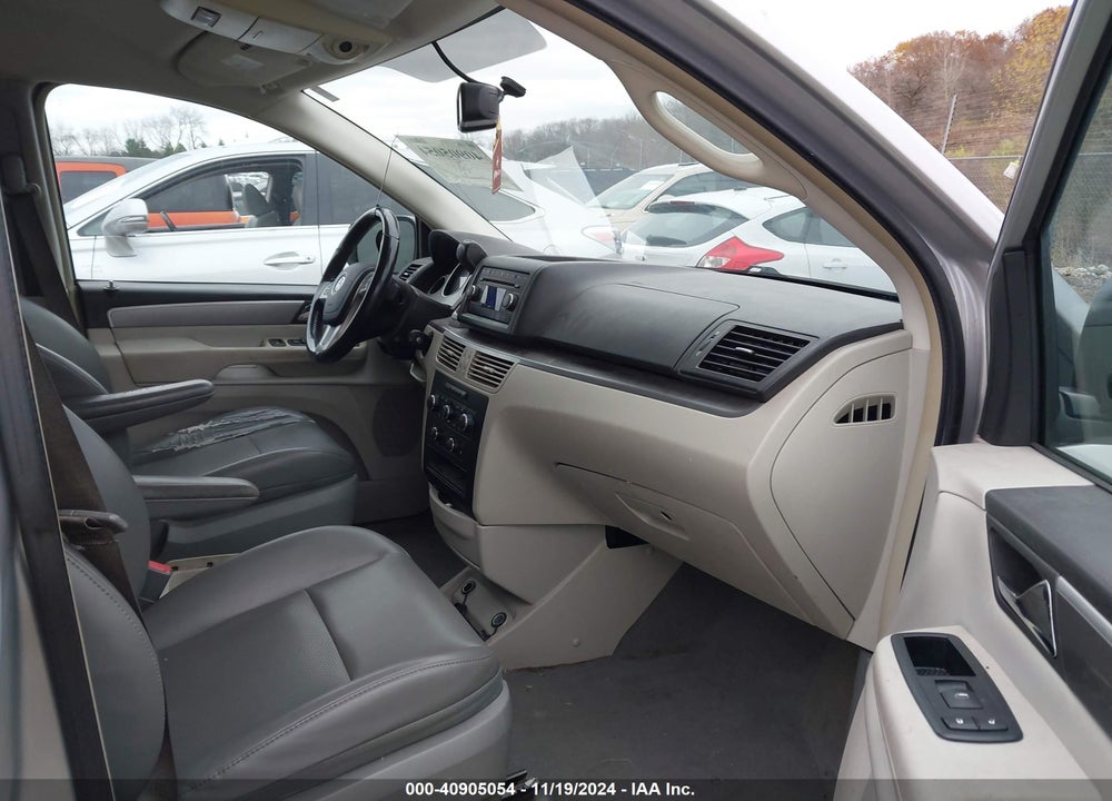 2011 VOLKSWAGEN ROUTAN SE VIN: 2V4RW3DG0BR622238