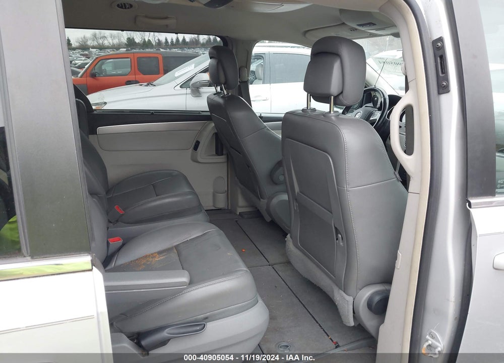 2011 VOLKSWAGEN ROUTAN SE VIN: 2V4RW3DG0BR622238