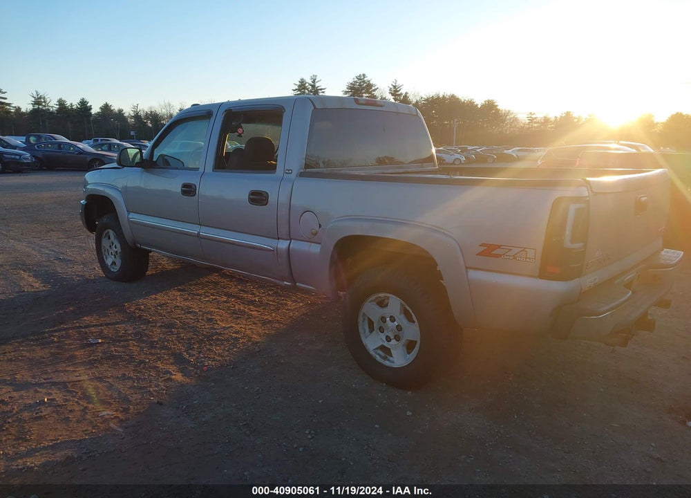2005 GMC SIERRA 1500 SLE VIN: 2GTEK13TX51344703