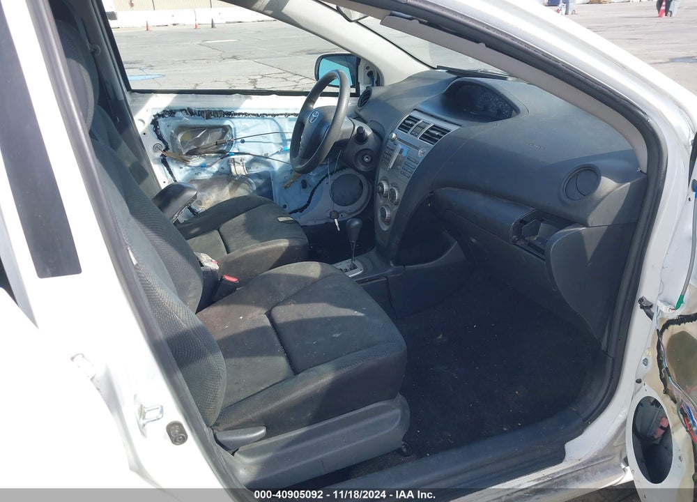 2011 TOYOTA YARIS VIN: JTDBT4K3XB1407030