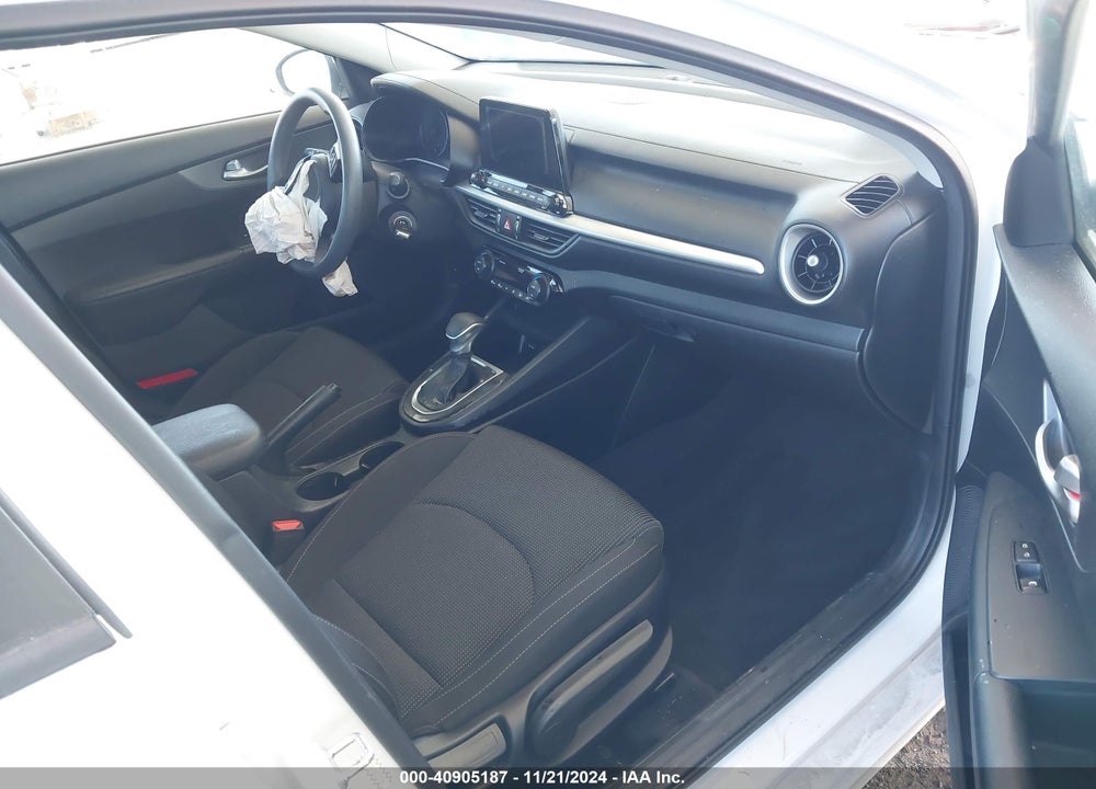 2019 KIA FORTE LXS VIN: 3KPF24AD3KE137246