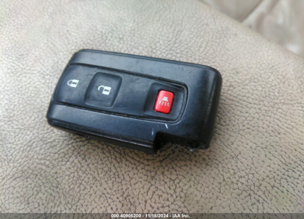 2005 TOYOTA PRIUS VIN: JTDKB22U253010260