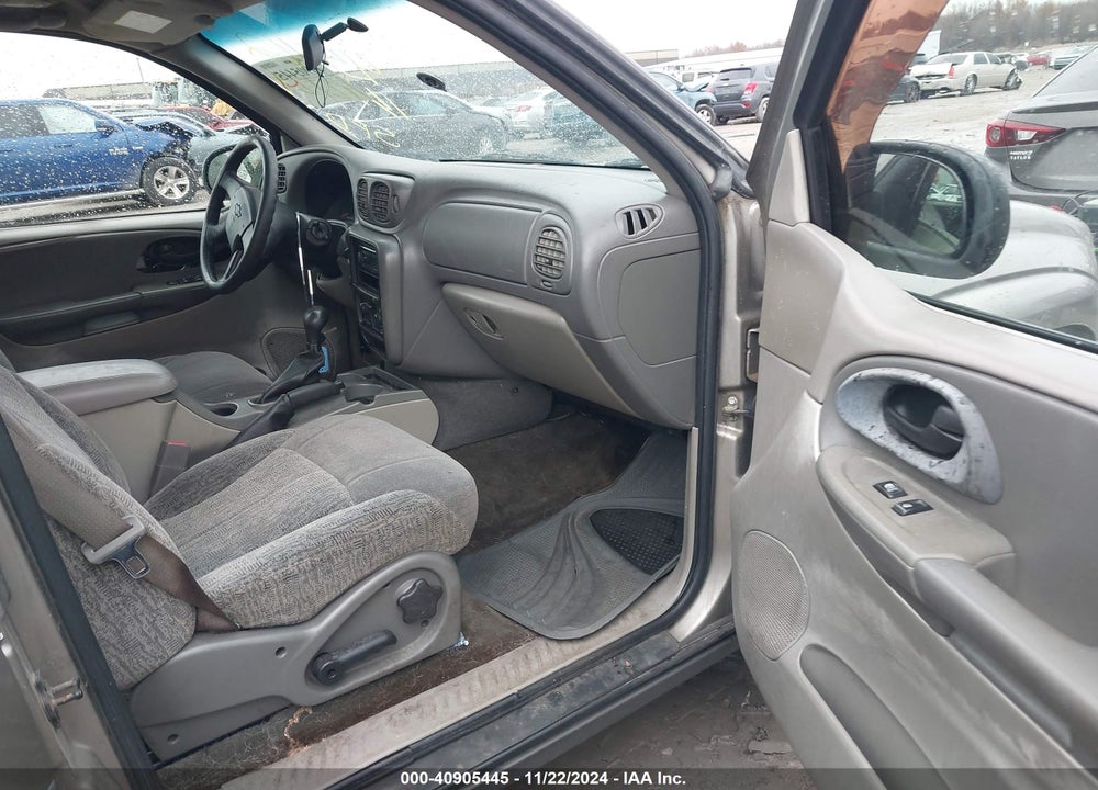 2003 CHEVROLET TRAILBLAZER LS VIN: 1GNDT13S932302527
