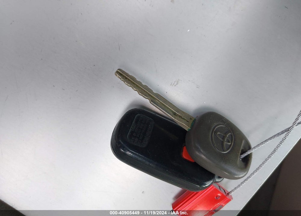 2005 TOYOTA COROLLA LE VIN: 1NXBR32E85Z424014