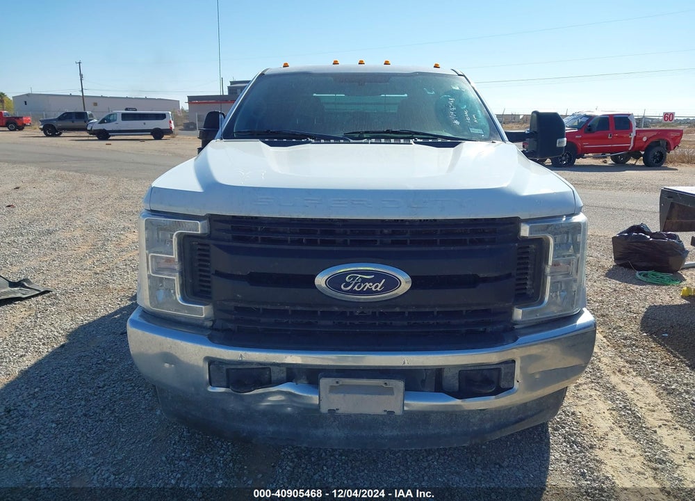 2019 FORD F-350 CHASSIS XL VIN: 1FD8W3FT3KEG48342