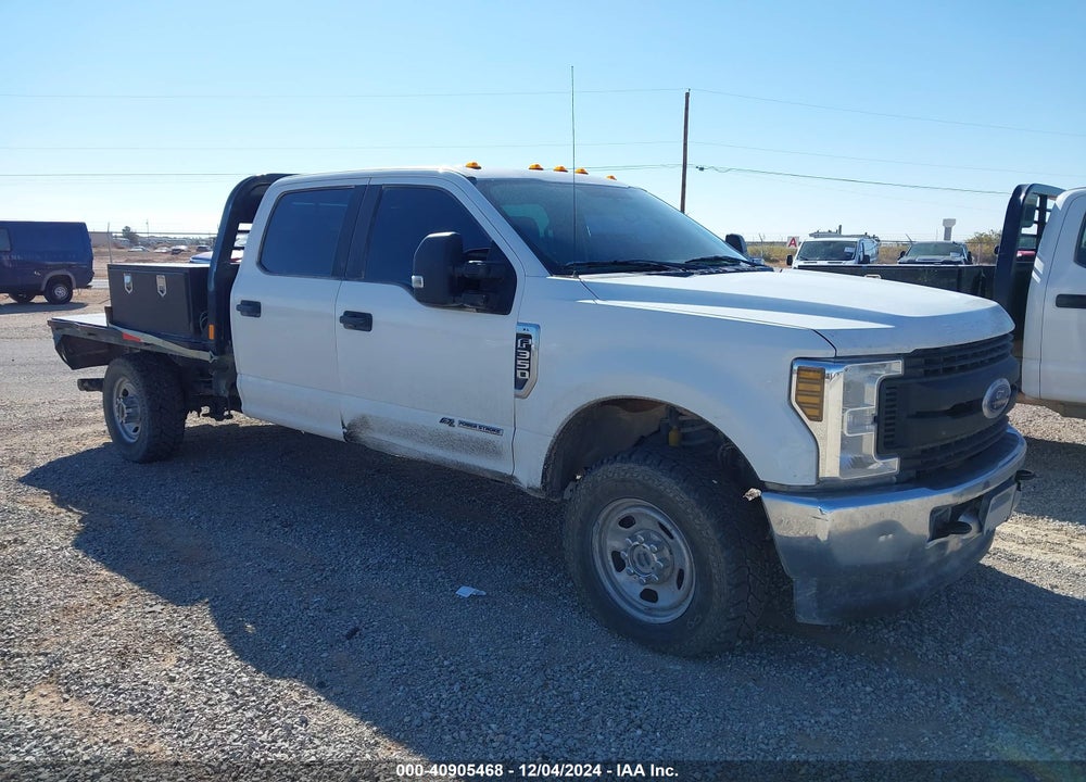 2019 FORD F-350 CHASSIS XL VIN: 1FD8W3FT3KEG48342