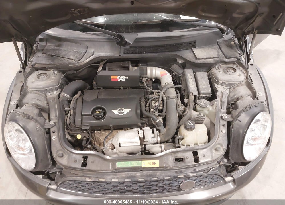 2011 MINI COOPER S VIN: WMWSV3C56BTY12677