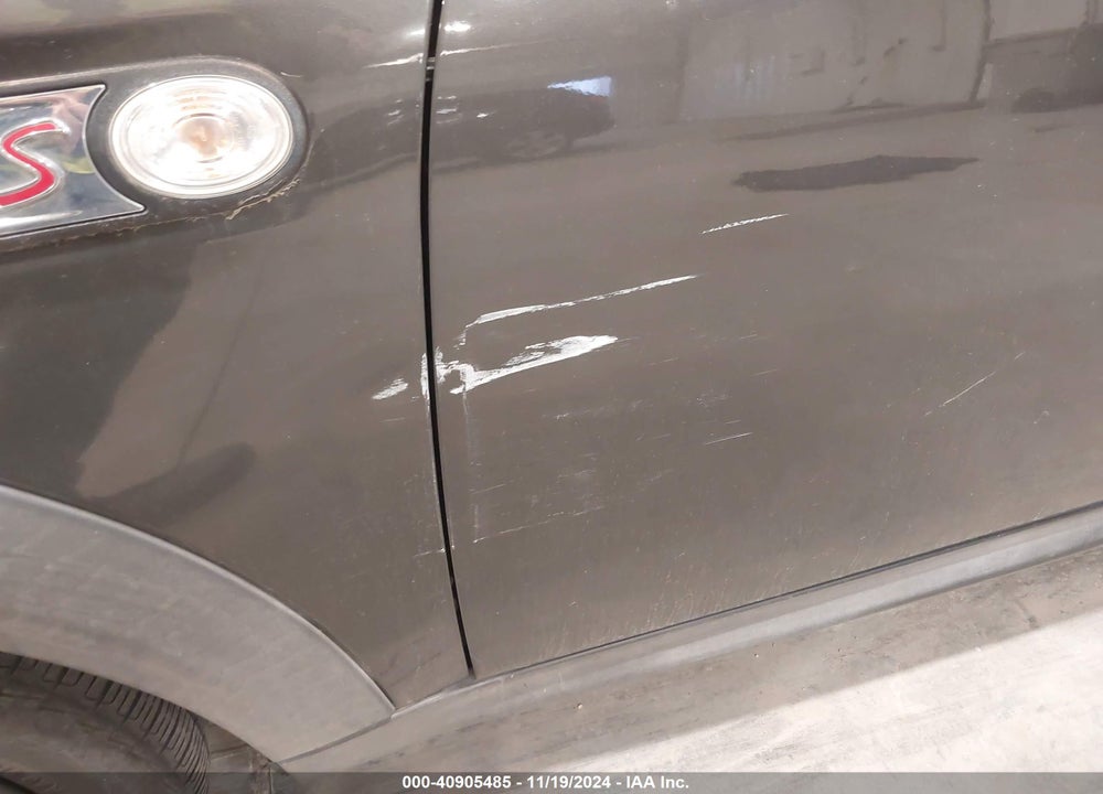 2011 MINI COOPER S VIN: WMWSV3C56BTY12677