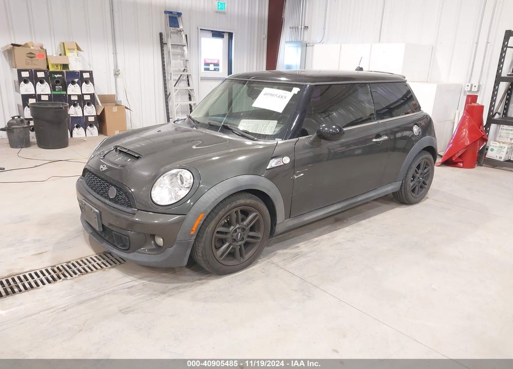 2011 MINI COOPER S VIN: WMWSV3C56BTY12677