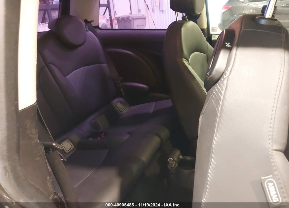 2011 MINI COOPER S VIN: WMWSV3C56BTY12677