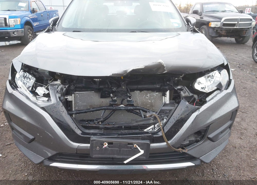 2018 NISSAN ROGUE S VIN: KNMAT2MV6JP556660