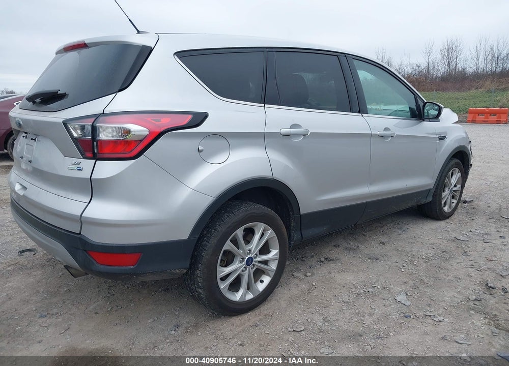 2017 FORD ESCAPE SE VIN: 1FMCU9G91HUB67185