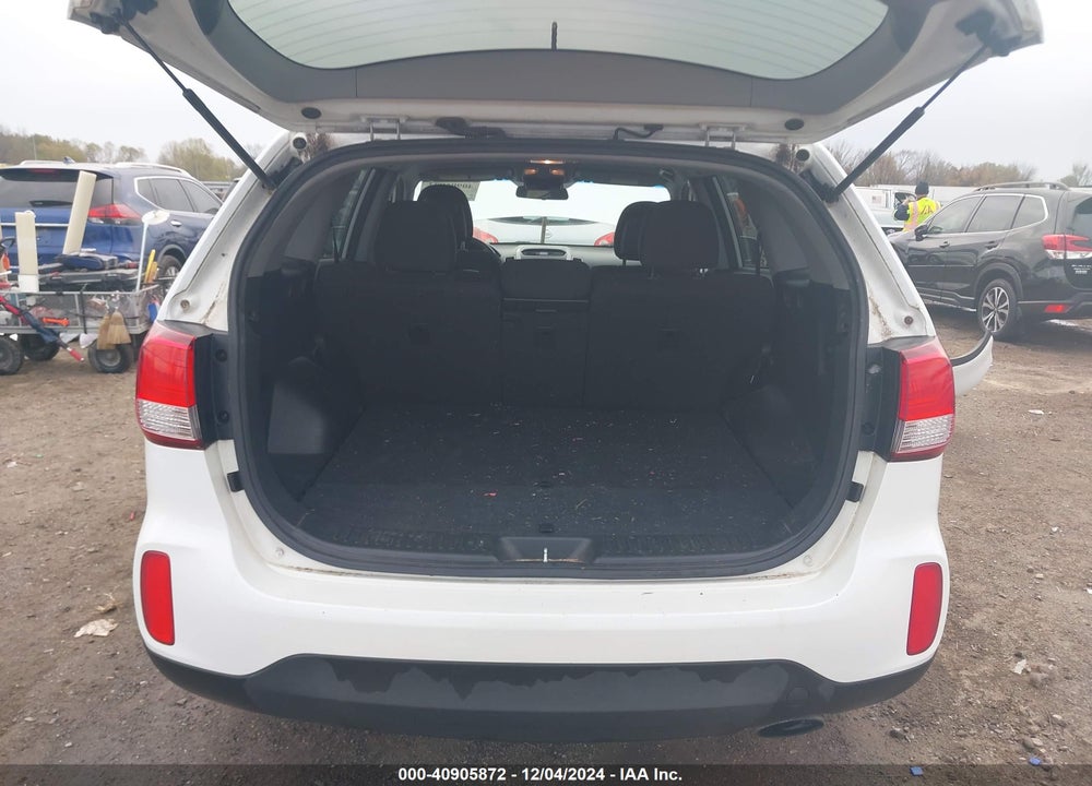 2015 KIA SORENTO LX VIN: 5XYKT3A62FG593142