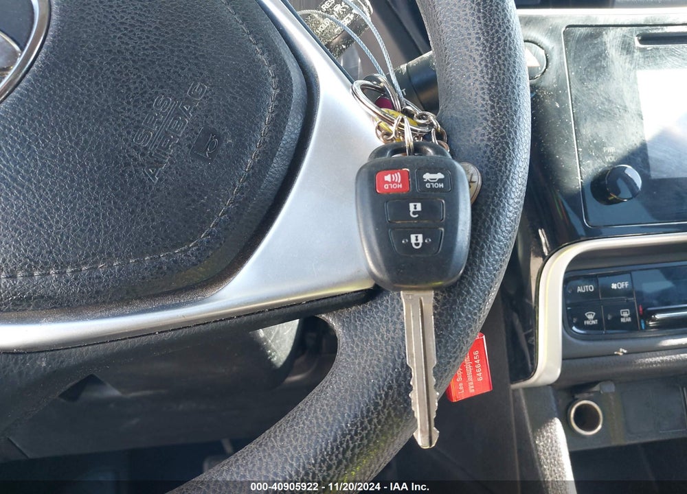 2018 TOYOTA COROLLA LE VIN: 5YFBURHEXJP770005
