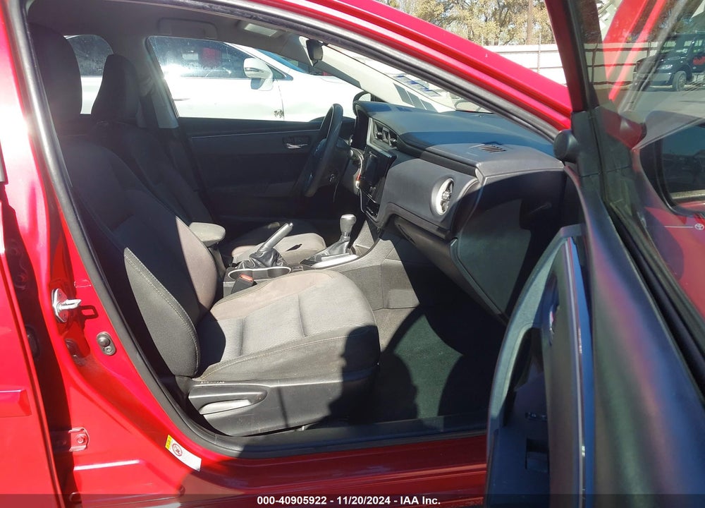 2018 TOYOTA COROLLA LE VIN: 5YFBURHEXJP770005