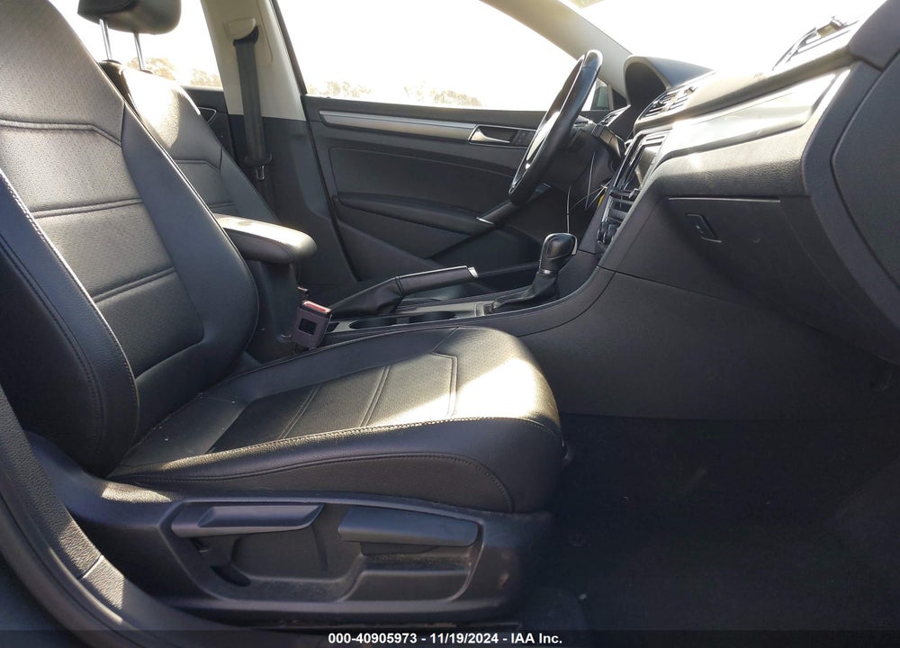 2018 VOLKSWAGEN PASSAT 2.0T R-LINE/2.0T S VIN: 1VWAA7A30JC000127