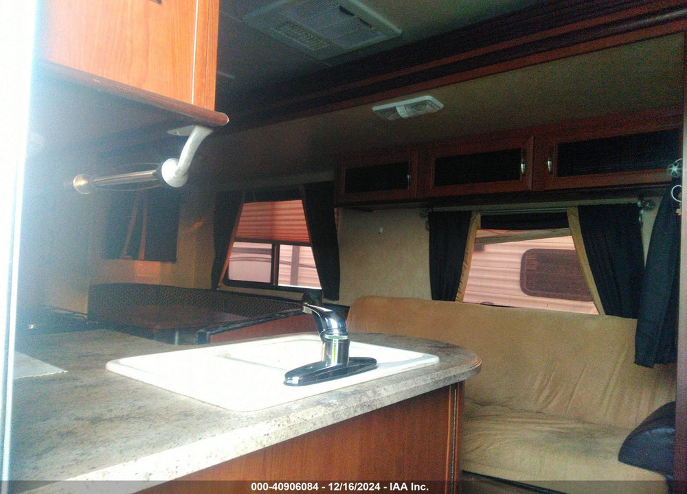 2015 FORR RIVER SAL VIN: 4X4TSMF2XFA313240