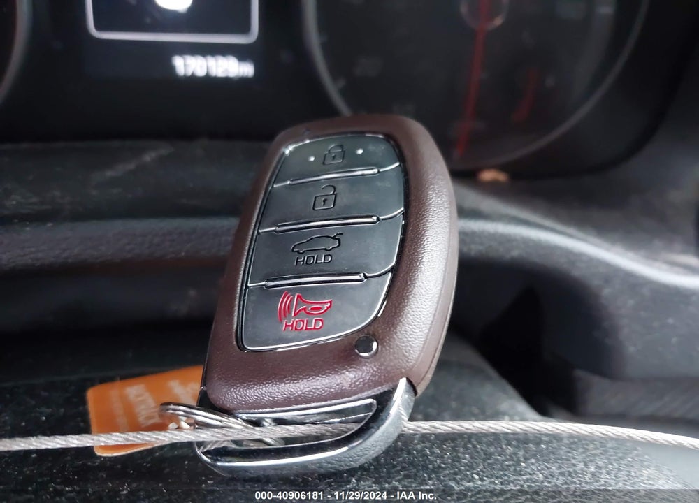 2018 HYUNDAI ELANTRA VIN: KMHD04LB9JU475058