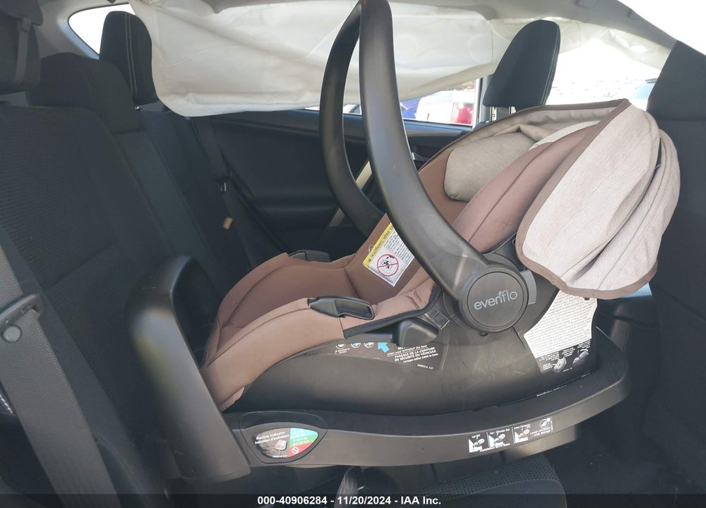 2017 TOYOTA RAV4 XLE VIN: JTMRFREV2HJ713017