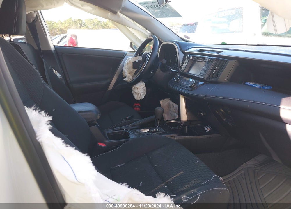 2017 TOYOTA RAV4 XLE VIN: JTMRFREV2HJ713017