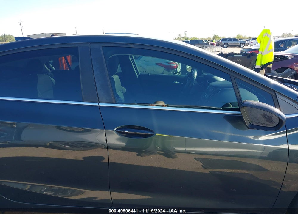 2018 CHEVROLET CRUZE LT AUTO VIN: 1G1BE5SM8J7147823