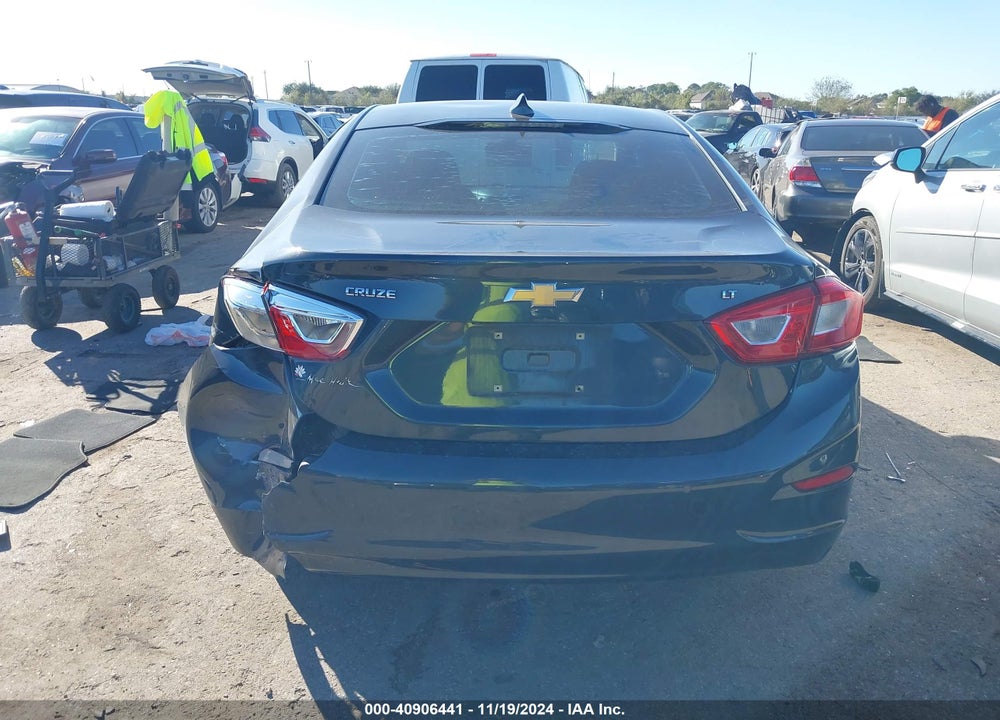 2018 CHEVROLET CRUZE LT AUTO VIN: 1G1BE5SM8J7147823