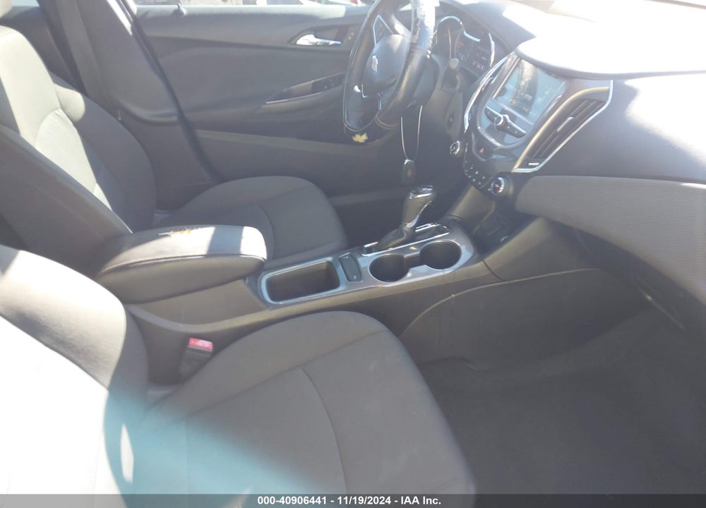 2018 CHEVROLET CRUZE LT AUTO VIN: 1G1BE5SM8J7147823