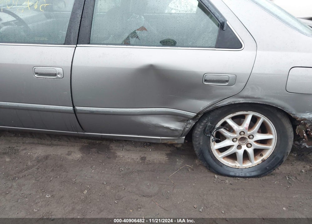 2001 TOYOTA CAMRY XLE V6 VIN: 4T1BF28K01U117821