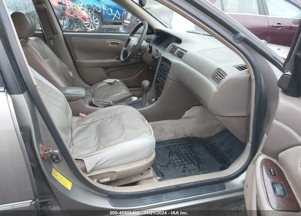 2001 TOYOTA CAMRY XLE V6 VIN: 4T1BF28K01U117821