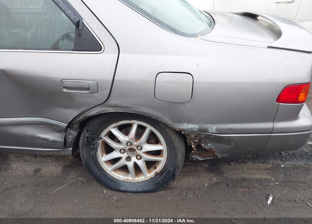 2001 TOYOTA CAMRY XLE V6 VIN: 4T1BF28K01U117821