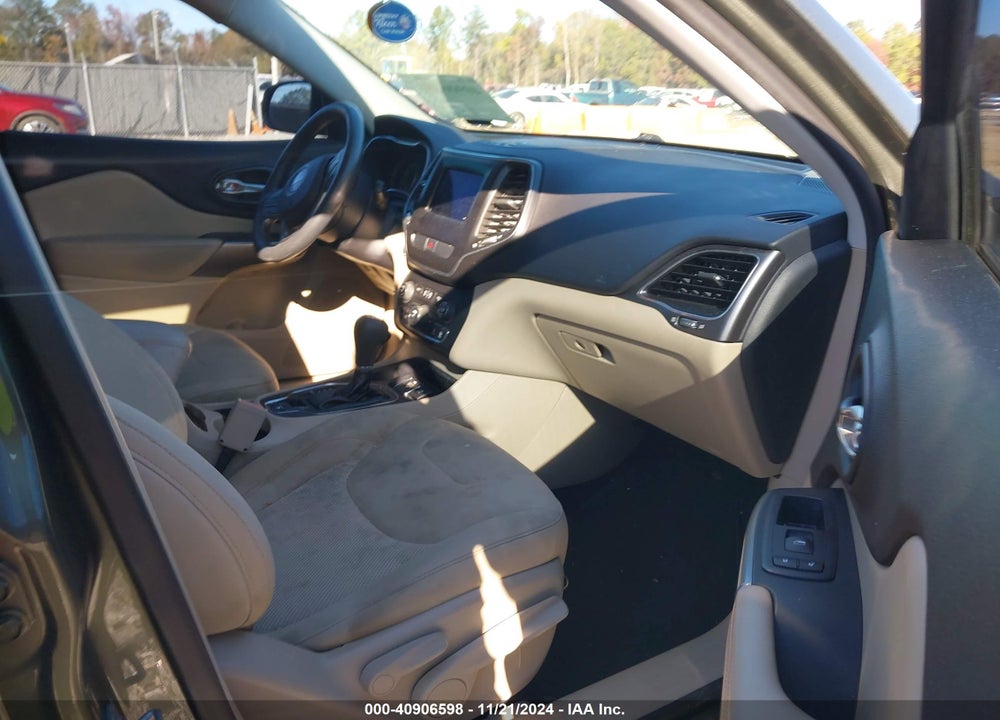2019 JEEP CHEROKEE LATITUDE VIN: 1C4PJLCB2KD241466