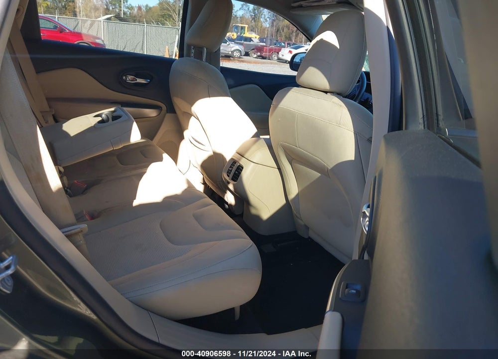 2019 JEEP CHEROKEE LATITUDE VIN: 1C4PJLCB2KD241466