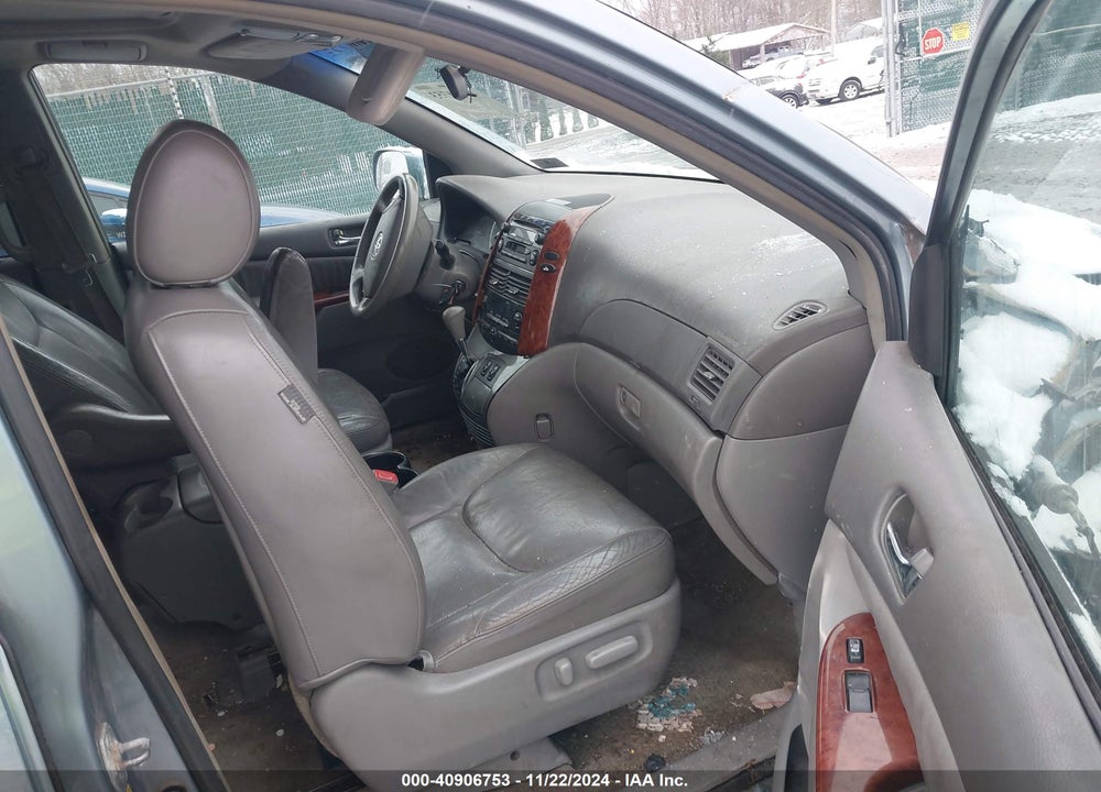2005 TOYOTA SIENNA XLE VIN: 5TDZA22C35S307139