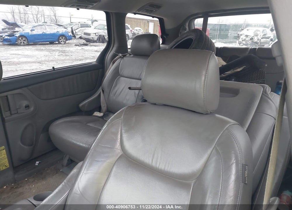 2005 TOYOTA SIENNA XLE VIN: 5TDZA22C35S307139