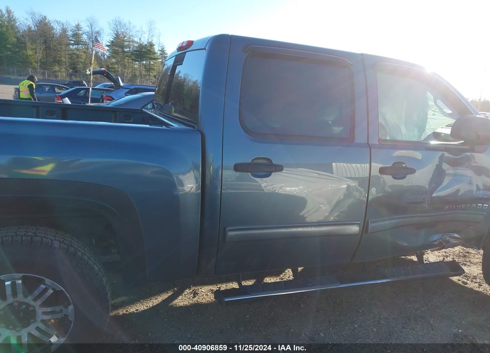 2011 CHEVROLET SILVERADO 1500 LT VIN: 1GCPKSE3XBF199016